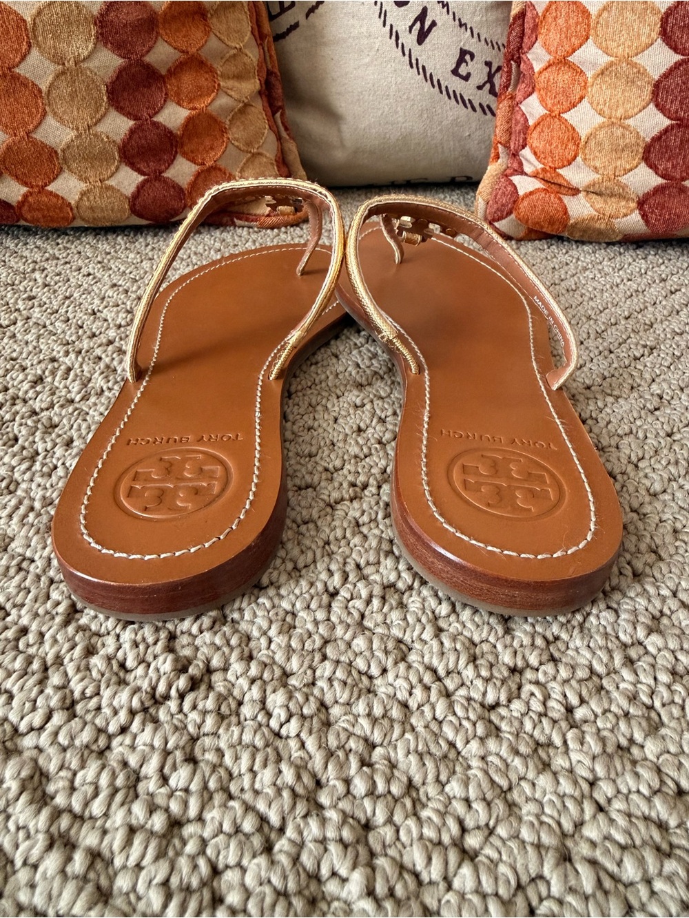 Tory Burch Gold T Metallic Gold Leather Thong Sandals with Tan Footbed Size 7.5 - Picture 3 of 8